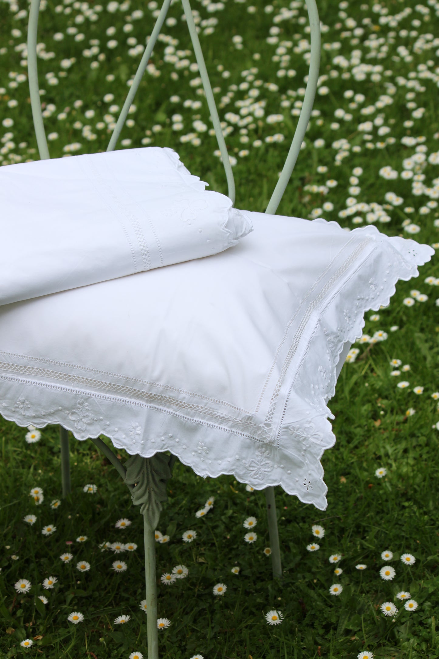 Mia Scalloped Embroidered Sheet Set