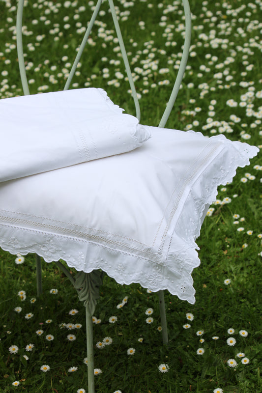 Mia Scalloped Embroidered Sheet Set