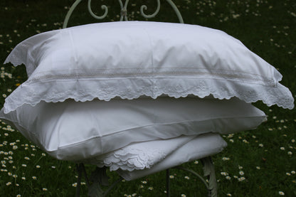 Mia Scalloped Embroidered Sheet Set