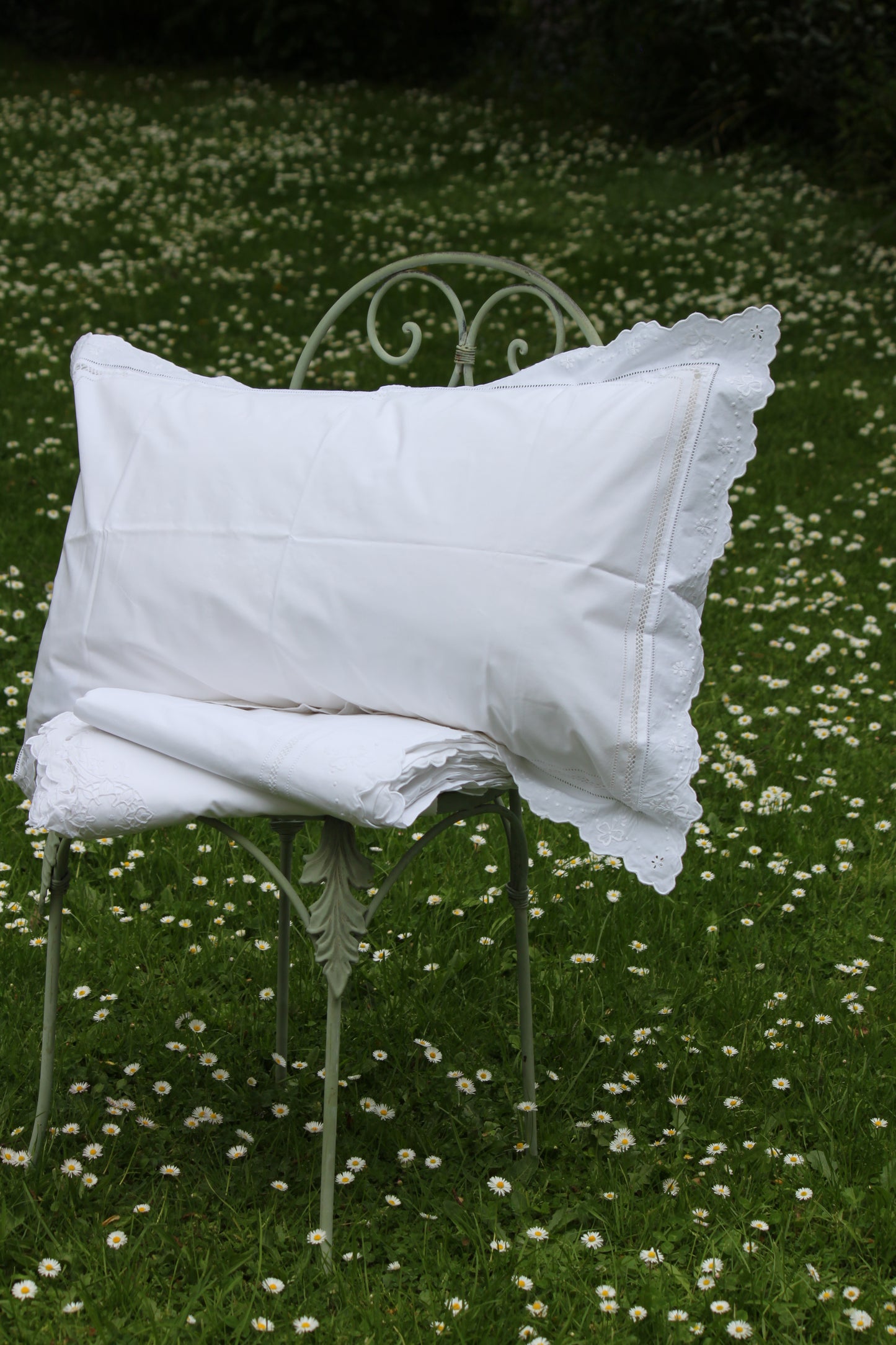 Mia Scalloped Embroidered Sheet Set