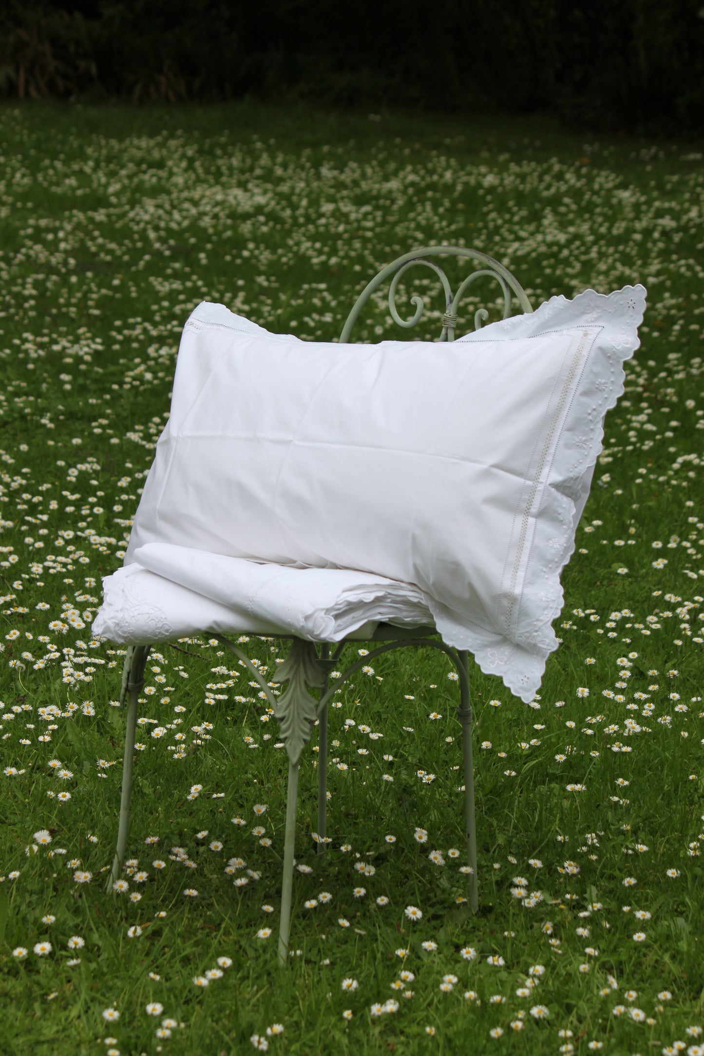 Mia Scalloped Embroidered Sheet Set
