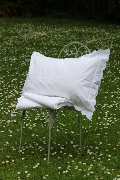 Mia Scalloped Embroidered Sheet Set